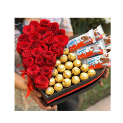 Caja en forma de corazón rellena de chocolates y rosas Caja en forma de corazón rellena de chocolates y rosas - Sweet Surprise Boutique