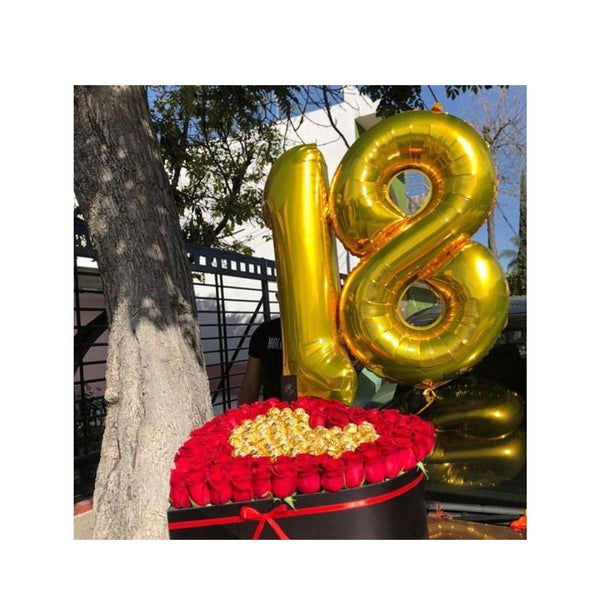 Caja en forma de corazón rellena de chocolates y rosas con globos decorativos - Sweet Surprise Boutique