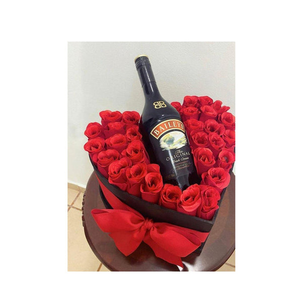 Caja en forma de corazón rellena rosas con botella a elegir - Sweet Surprise Boutique